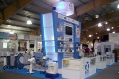 stand_productos_iluminación_blanco